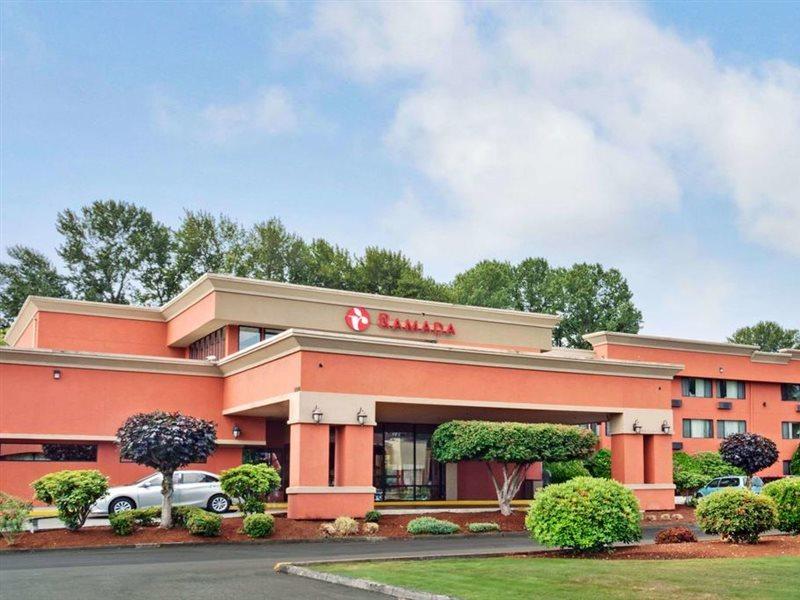 Отель Ramada By Wyndham Tukwila Southcenter Экстерьер фото