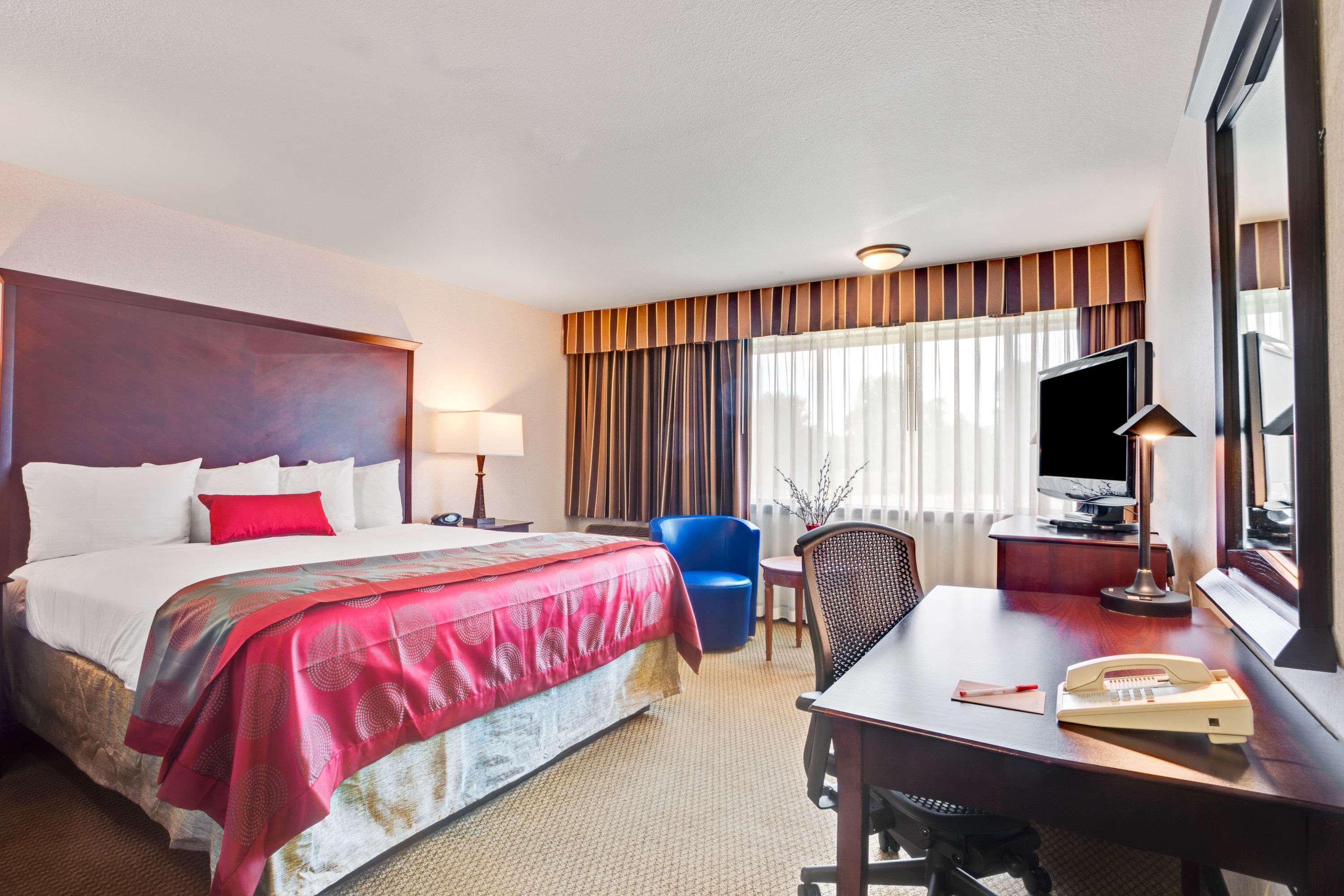 Отель Ramada By Wyndham Tukwila Southcenter Экстерьер фото