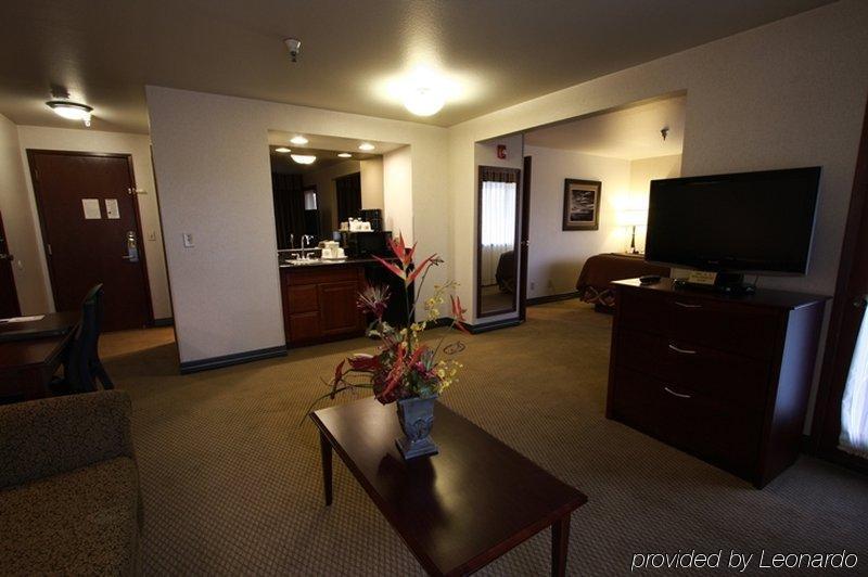 Отель Ramada By Wyndham Tukwila Southcenter Номер фото