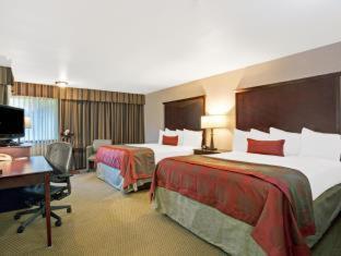 Отель Ramada By Wyndham Tukwila Southcenter Номер фото