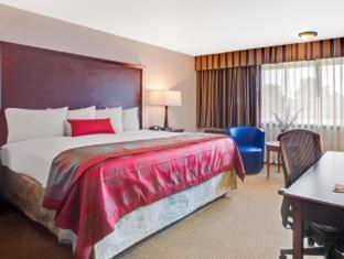 Отель Ramada By Wyndham Tukwila Southcenter Номер фото