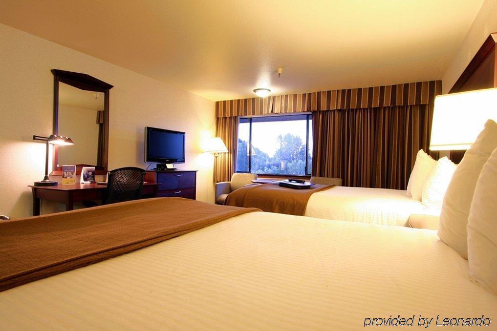 Отель Ramada By Wyndham Tukwila Southcenter Номер фото