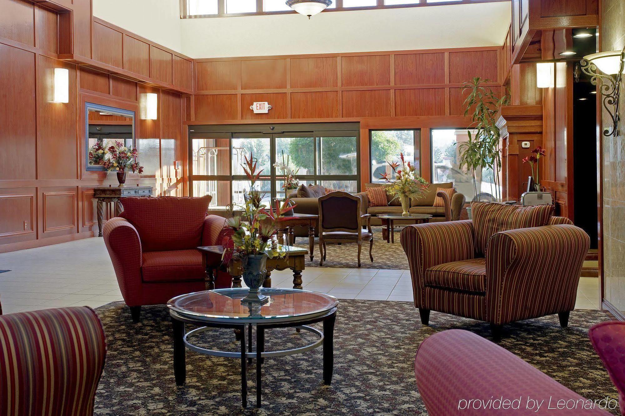 Отель Ramada By Wyndham Tukwila Southcenter Интерьер фото