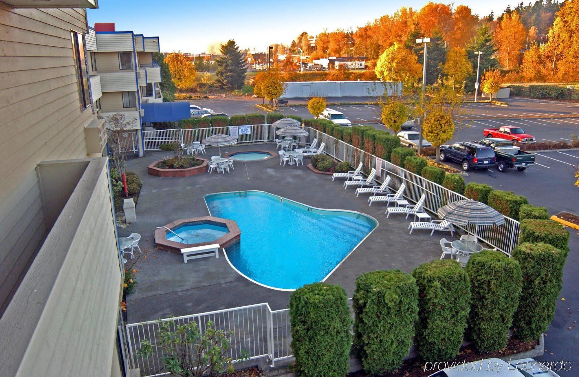 Отель Ramada By Wyndham Tukwila Southcenter Удобства фото